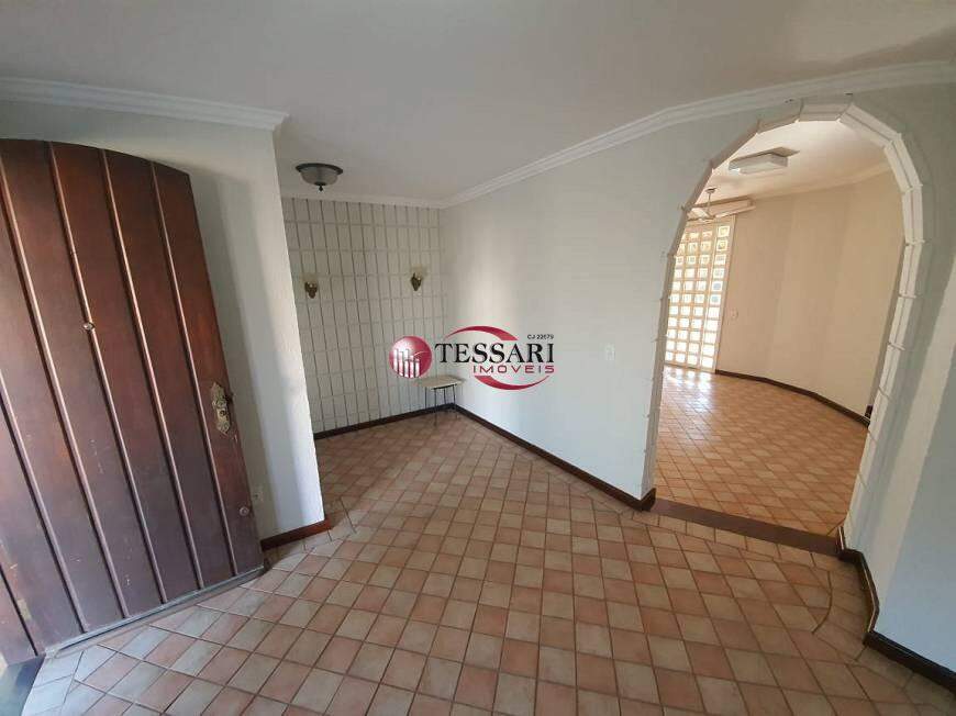 Casa com 4 quartos à venda, 330m² — foto 2 de 9