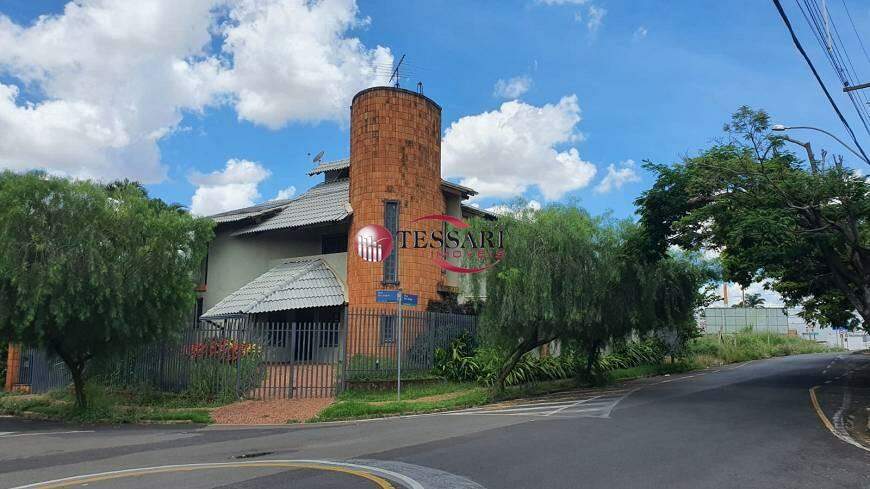 Casa com 4 quartos à venda, 330m² — foto 1 de 9