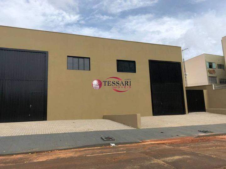 Loja / Salão / Ponto Comercial à venda, 240m² — foto 1 de 12