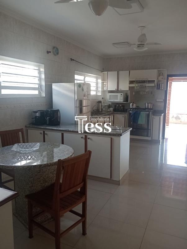 Casa com 3 quartos para aluguel, 450m² — foto 4 de 22