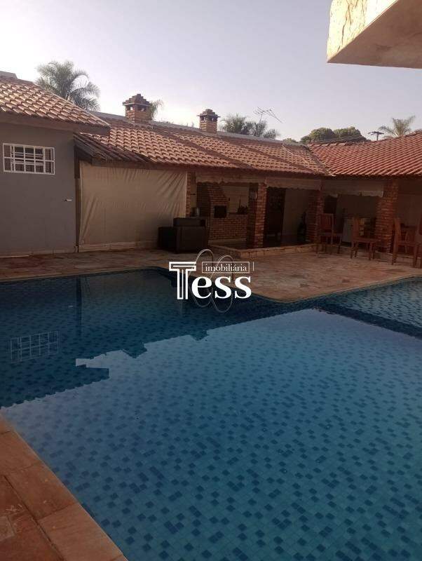Casa com 3 quartos para aluguel, 450m² — foto 15 de 22