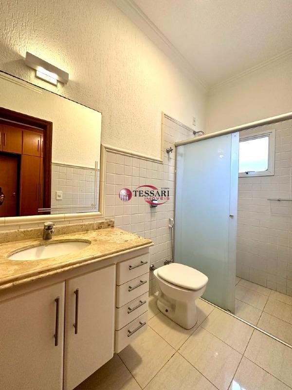 Casa de Condomínio com 3 quartos para aluguel, 238m² — foto 14 de 27