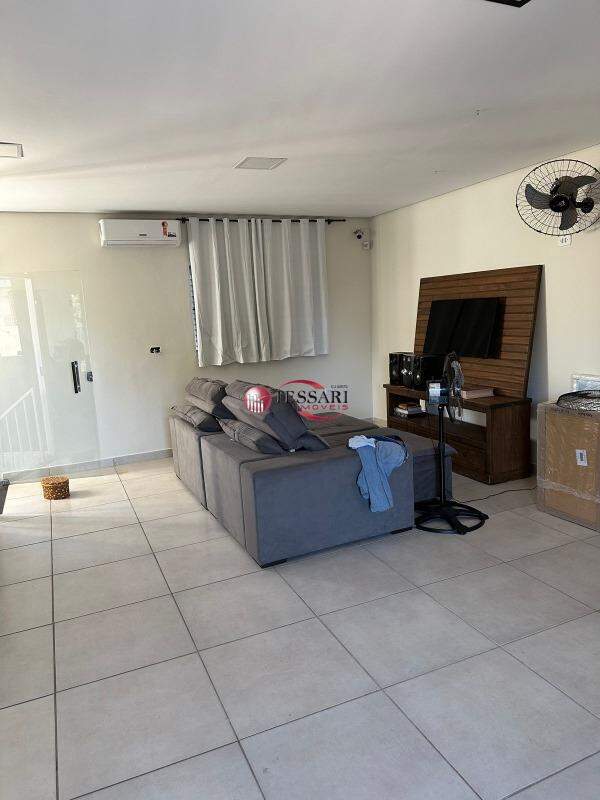 Sobrado com 3 quartos à venda, 180m² — foto 2 de 17