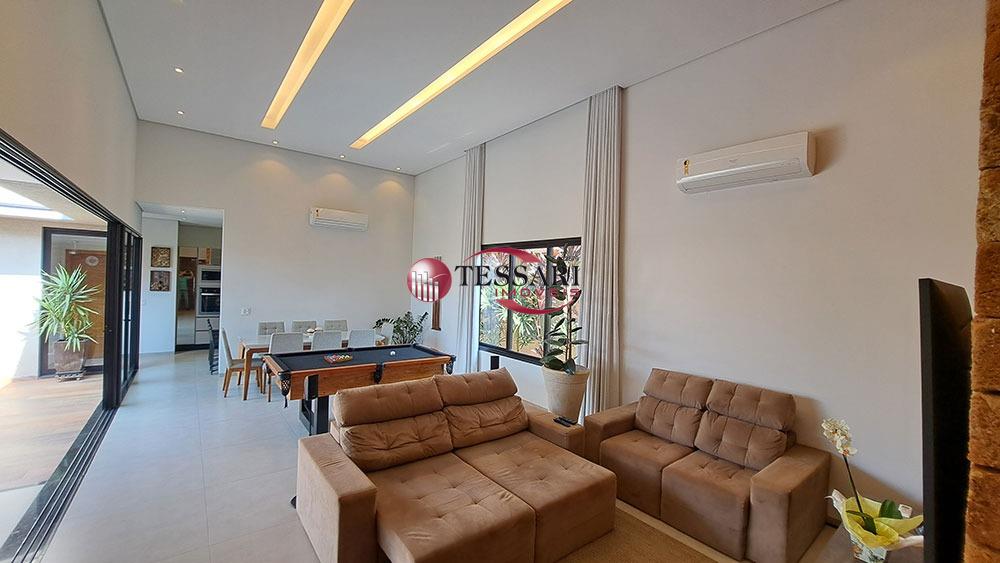 Casa de Condomínio com 3 quartos à venda, 200m² — foto 2 de 27