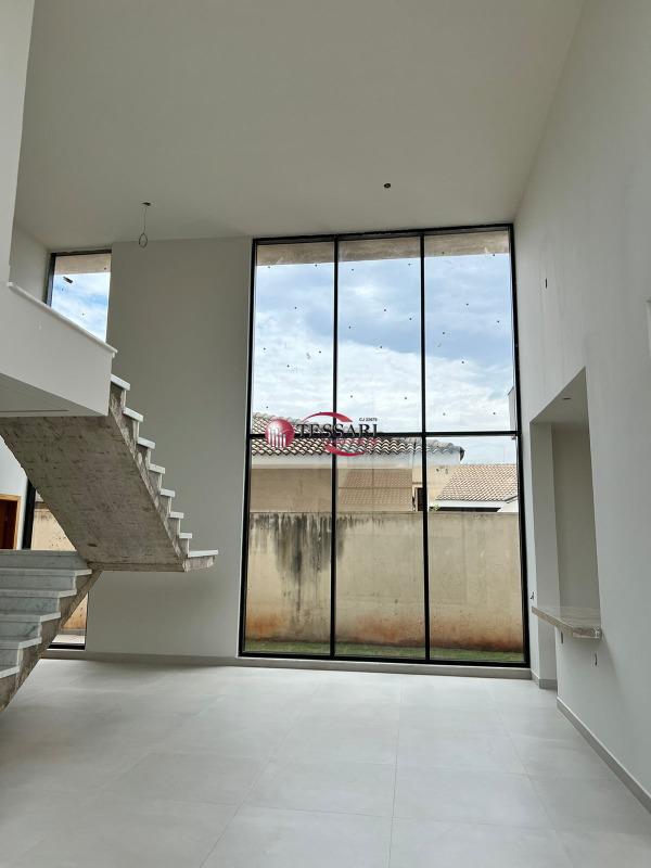 Casa de Condomínio com 3 quartos à venda, 249m² — foto 2 de 30