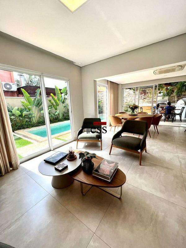 Casa de Condomínio com 3 quartos para aluguel, 212m² — foto 3 de 27