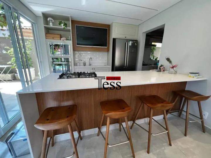Casa de Condomínio com 3 quartos para aluguel, 212m² — foto 8 de 27