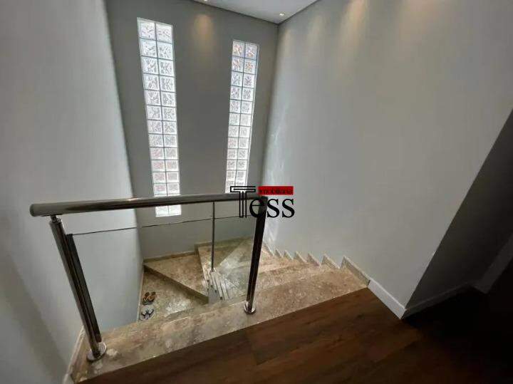 Casa de Condomínio com 3 quartos para aluguel, 212m² — foto 10 de 27