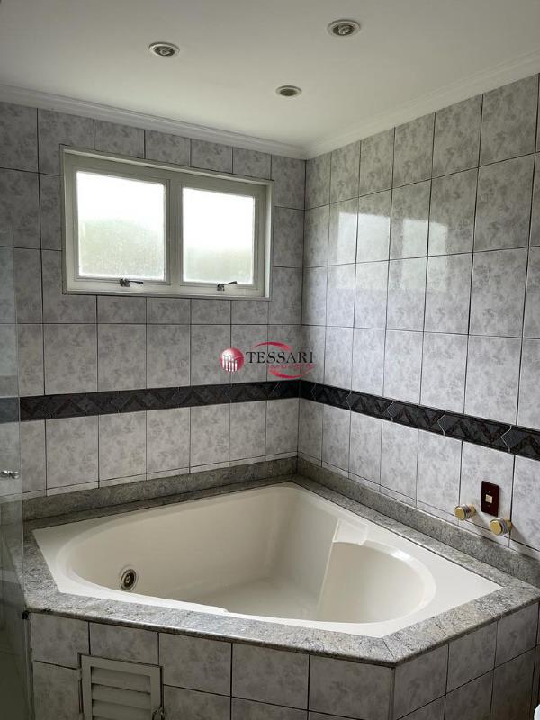 Casa de Condomínio com 3 quartos para aluguel, 350m² — foto 19 de 25