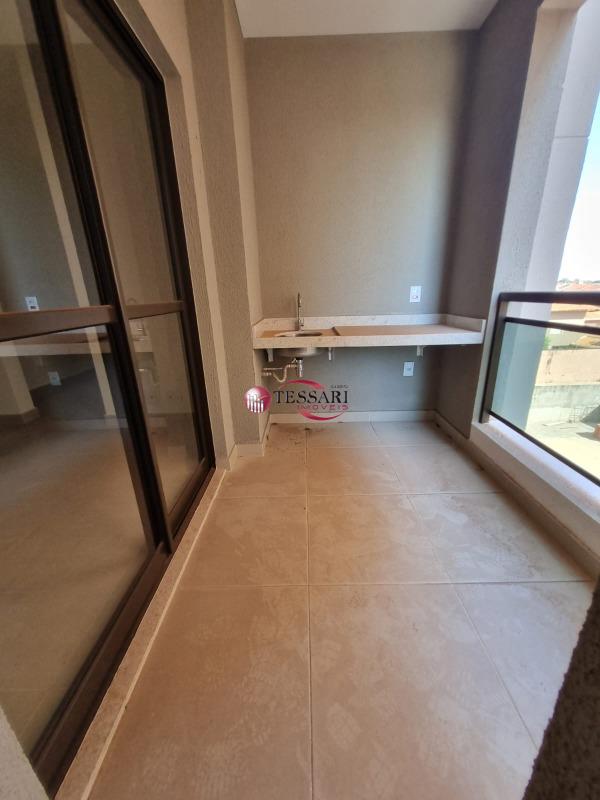Apartamento com 2 quartos para aluguel, 65m² — foto 2 de 11