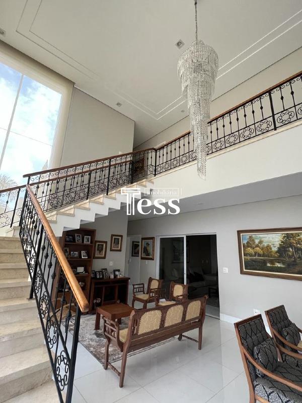 Casa de Condomínio com 4 quartos para aluguel, 320m² — foto 2 de 24