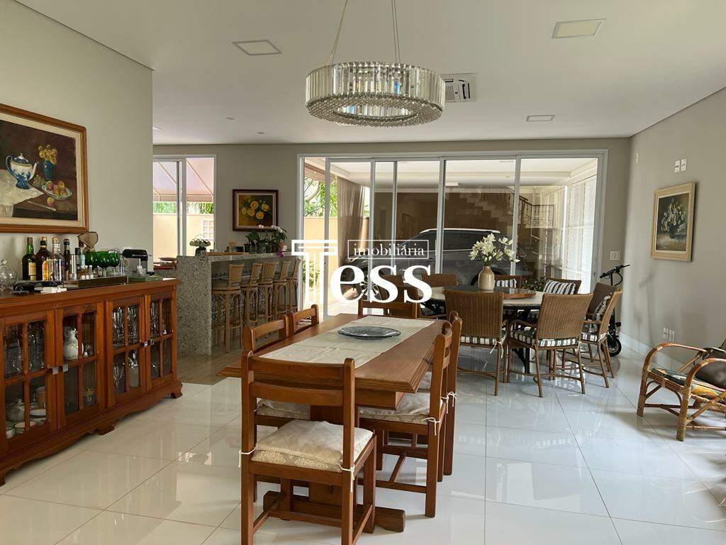 Casa de Condomínio com 4 quartos para aluguel, 320m² — foto 6 de 24
