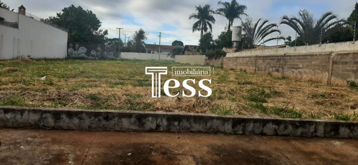 Terreno / Lote / Condomínio à venda, 850m² — foto 1 de 4