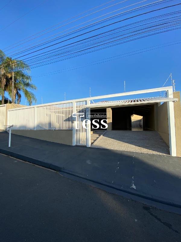 Casa com 3 quartos à venda, 320m² — foto 1 de 20