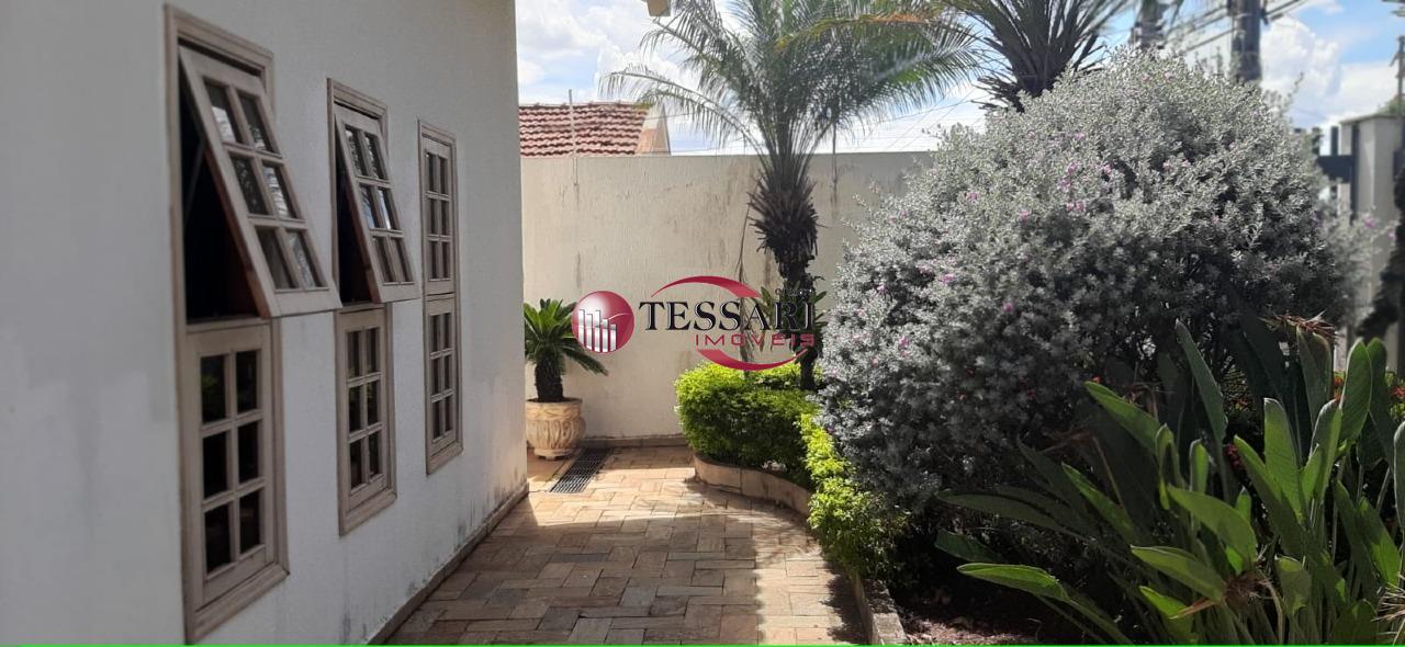 Casa com 4 quartos à venda, 450m² — foto 2 de 26