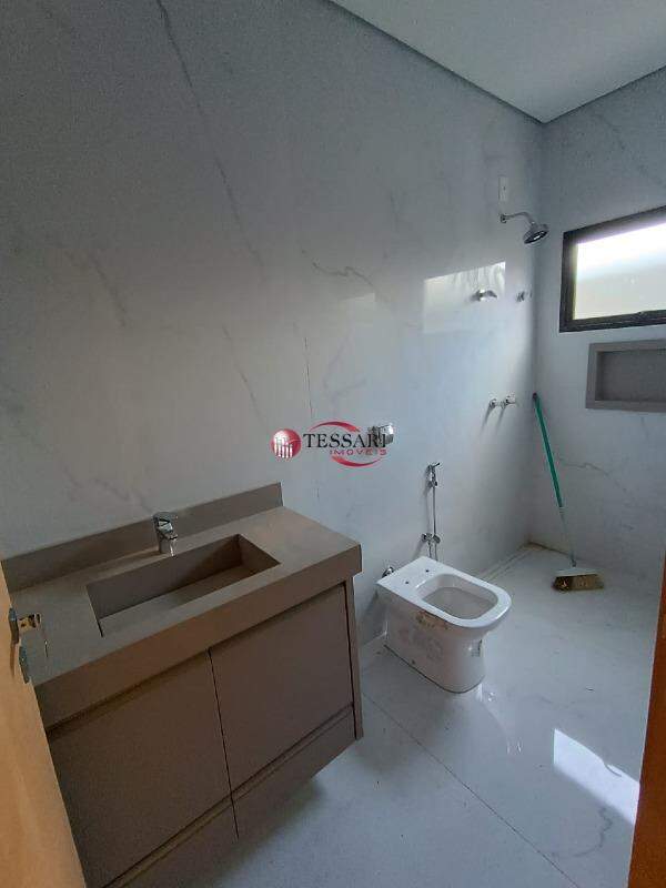 Casa de Condomínio com 3 quartos à venda, 195m² — foto 18 de 27