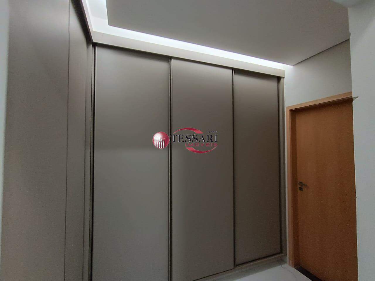 Casa de Condomínio com 3 quartos à venda, 195m² — foto 17 de 27