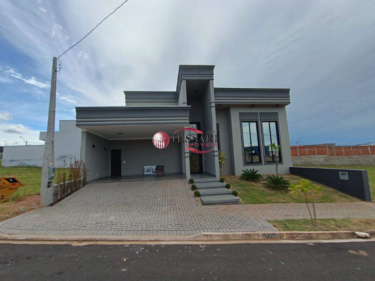 Casa de Condomínio com 3 quartos à venda, 195m² — foto 2 de 27