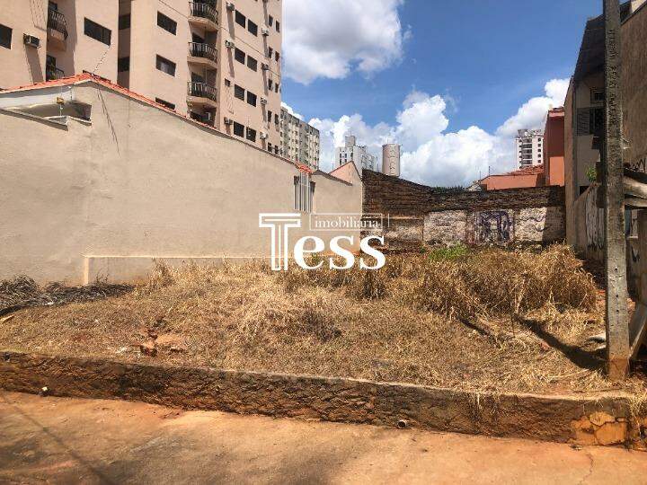 Terreno / Lote / Condomínio à venda, 185m² — foto 1 de 2