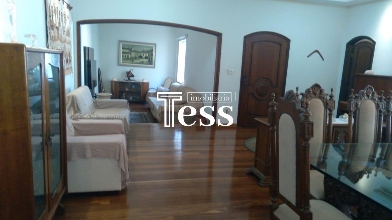 Casa com 5 quartos à venda, 638m² — foto 2 de 30