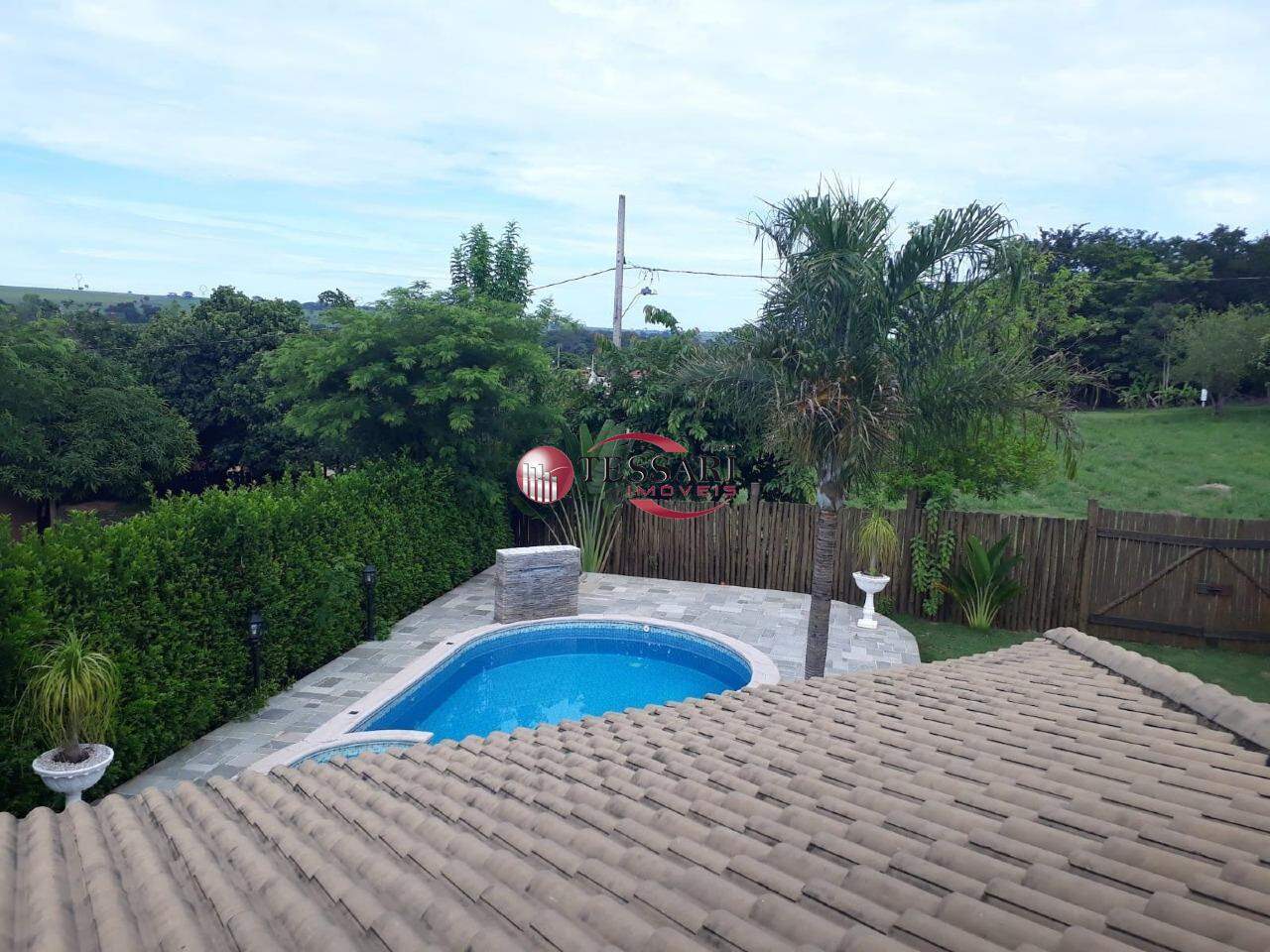 Fazenda / Sítio / Chácara com 3 quartos à venda, 240m² — foto 1 de 23