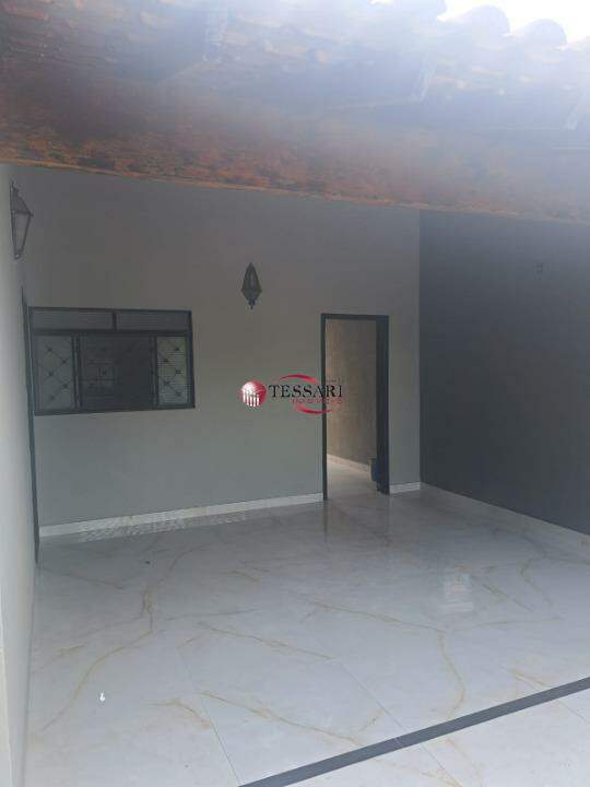 Casa com 3 quartos para aluguel, 100m² — foto 2 de 10