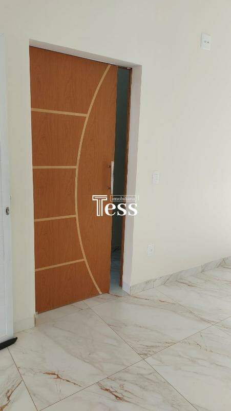 Casa com 3 quartos à venda, 92m² — foto 2 de 13