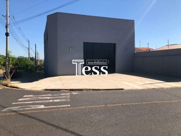 Loja / Salão / Ponto Comercial à venda, 219m² — foto 1 de 9
