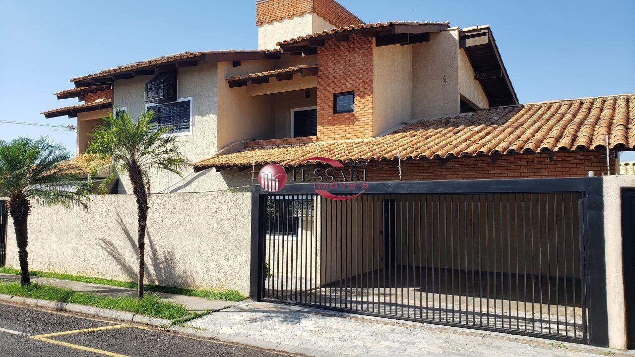 Casa com 4 quartos à venda, 360m² — foto 2 de 30