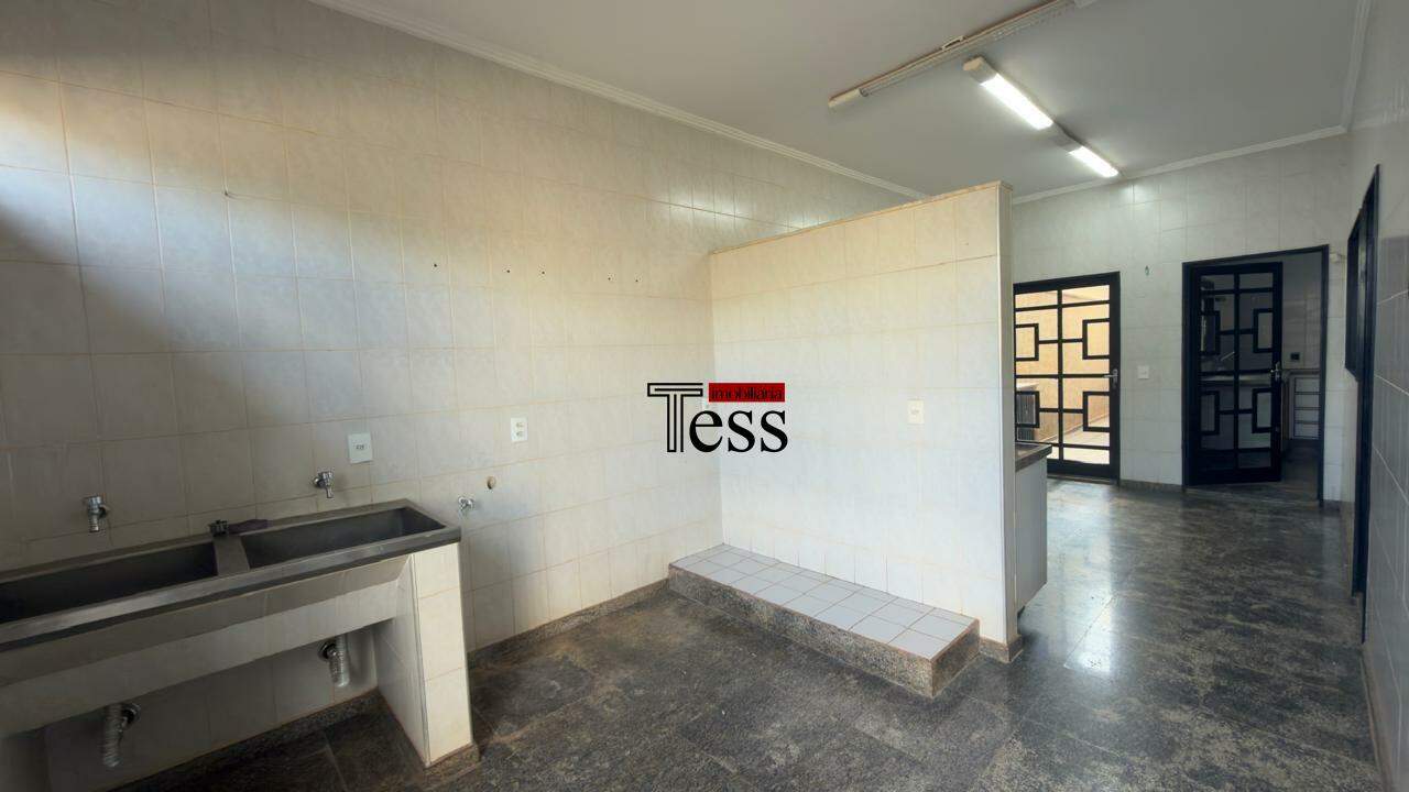 Casa com 4 quartos à venda, 360m² — foto 11 de 30