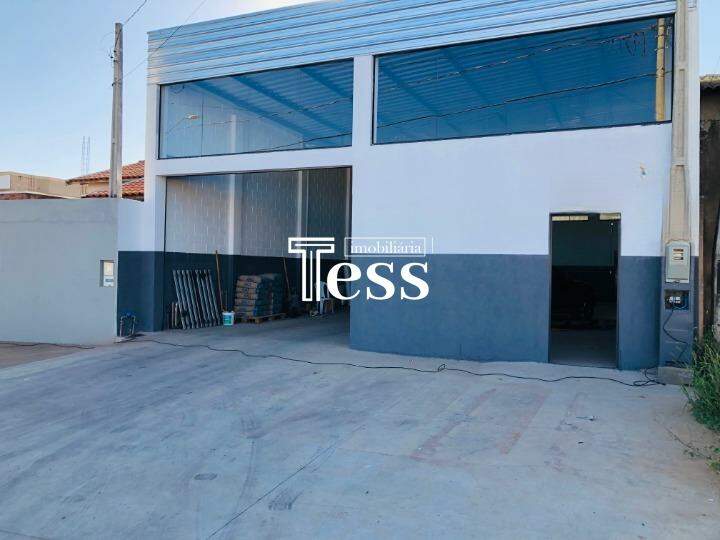 Loja / Salão / Ponto Comercial para aluguel, 190m² — foto 1 de 10