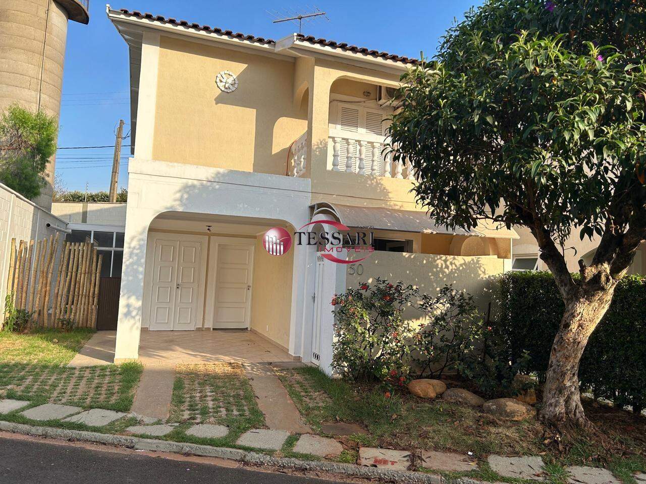 Casa de Condomínio com 3 quartos para aluguel, 137m² — foto 1 de 11