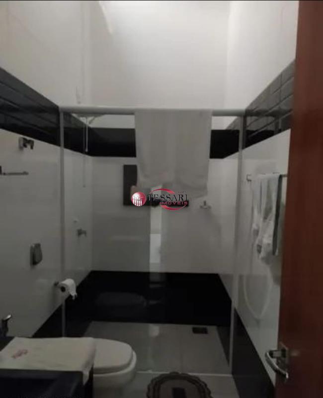 Casa de Condomínio com 4 quartos para aluguel, 210m² — foto 4 de 6