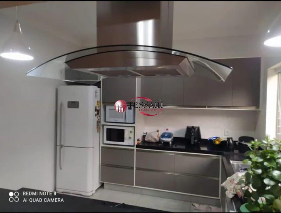 Casa de Condomínio com 4 quartos para aluguel, 210m² — foto 3 de 6