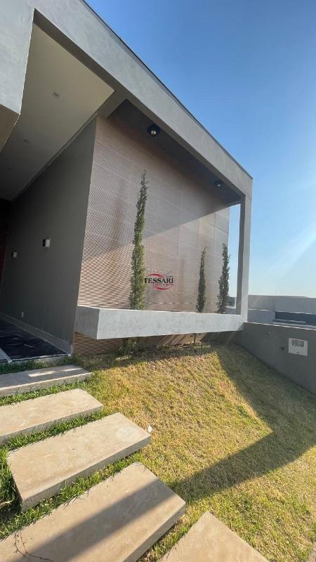 Casa de Condomínio com 3 quartos para aluguel, 170m² — foto 2 de 26