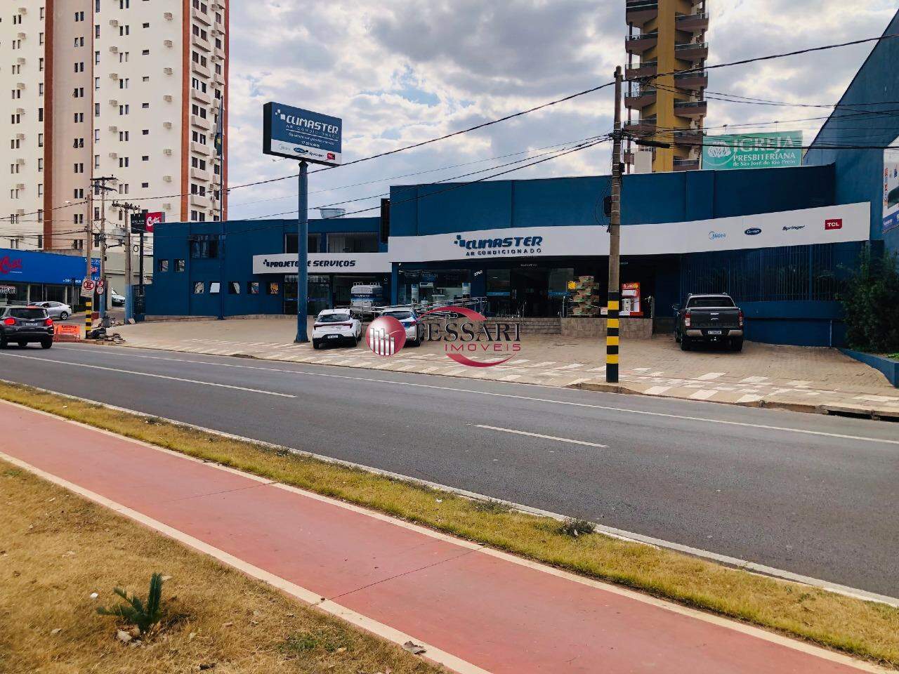 Loja / Salão / Ponto Comercial à venda, 1900m² — foto 1 de 11