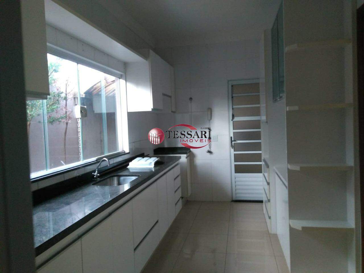 Casa de Condomínio com 3 quartos à venda, 180m² — foto 8 de 28