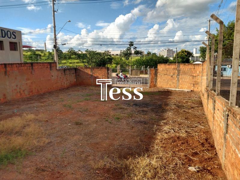 Terreno / Lote / Condomínio para aluguel, 250m² — foto 1 de 4
