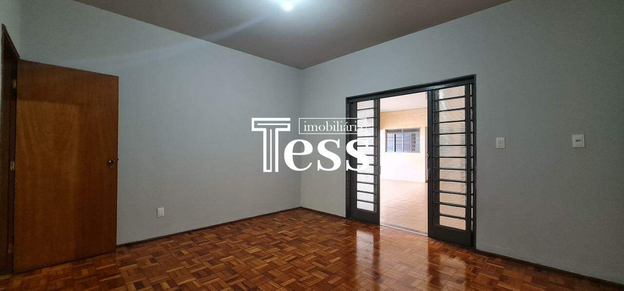 Casa com 4 quartos para aluguel, 200m² — foto 19 de 29
