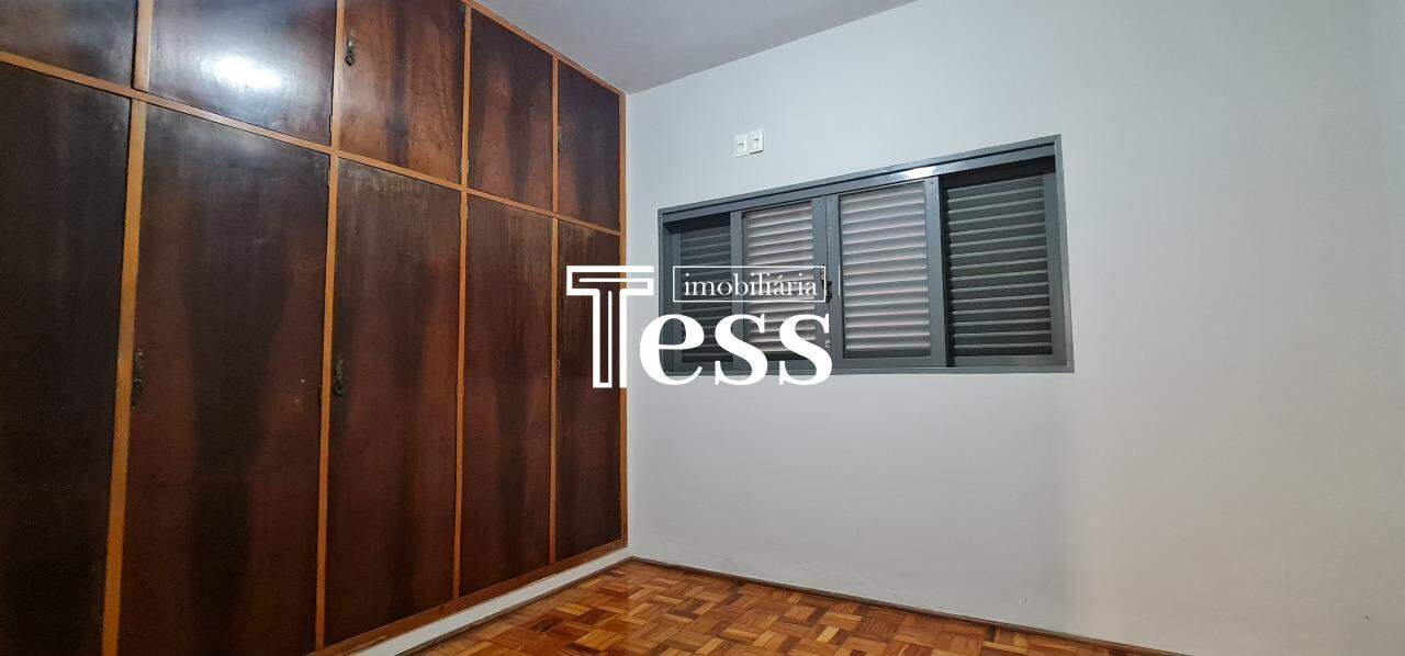 Casa com 4 quartos para aluguel, 200m² — foto 10 de 29