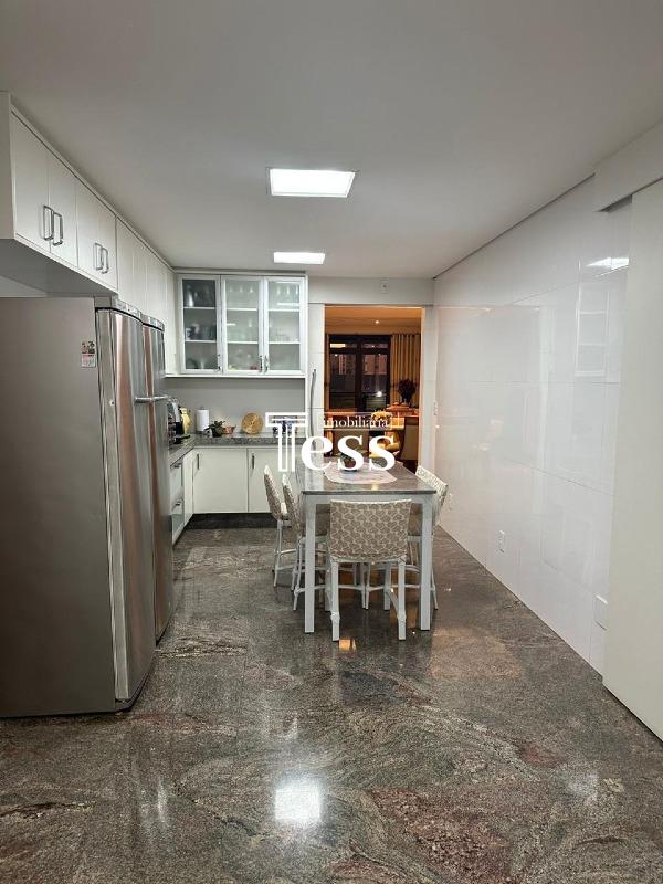 Apartamento com 3 quartos à venda, 200m² — foto 8 de 30