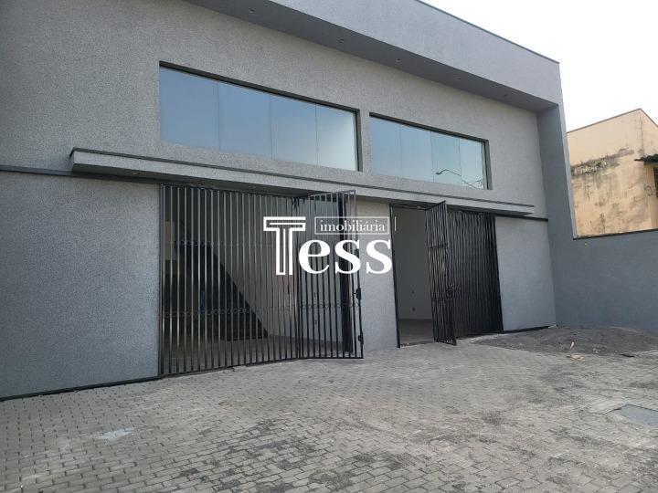 Loja / Salão / Ponto Comercial à venda, 136m² — foto 1 de 13