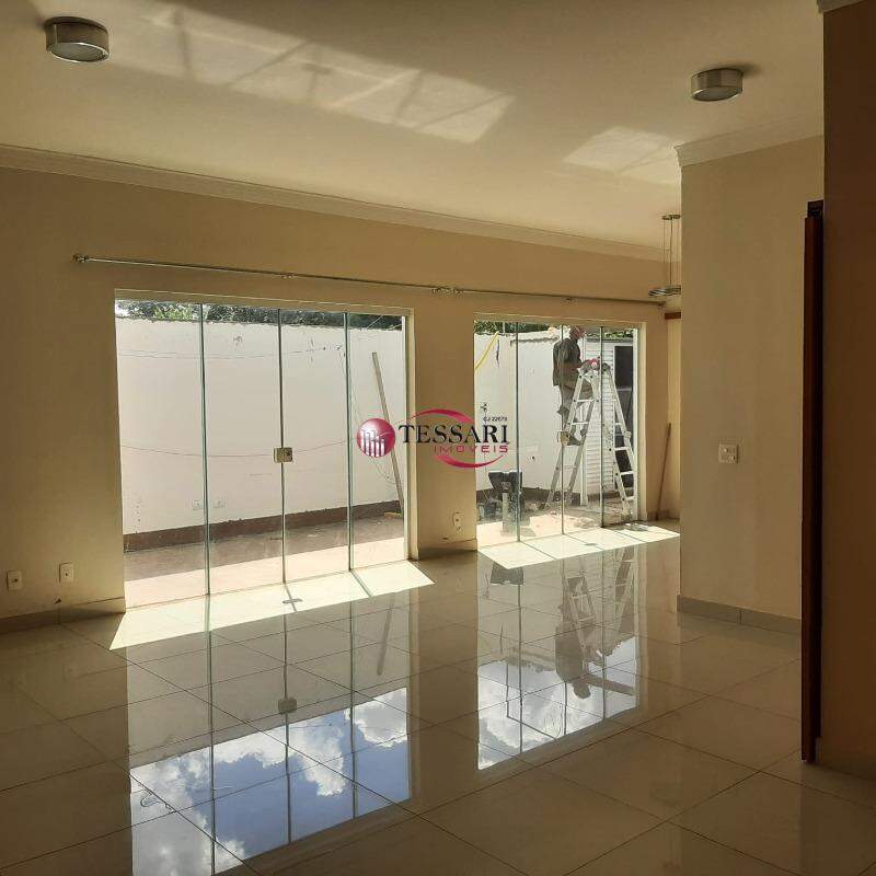 Casa com 3 quartos à venda, 280m² — foto 3 de 19