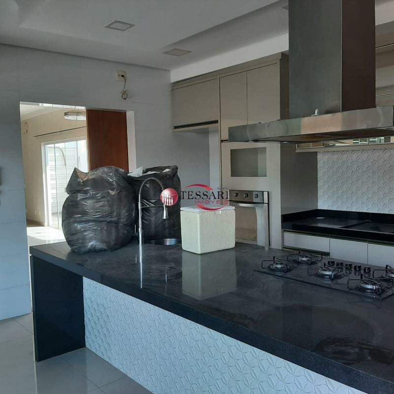 Casa com 3 quartos à venda, 280m² — foto 7 de 19