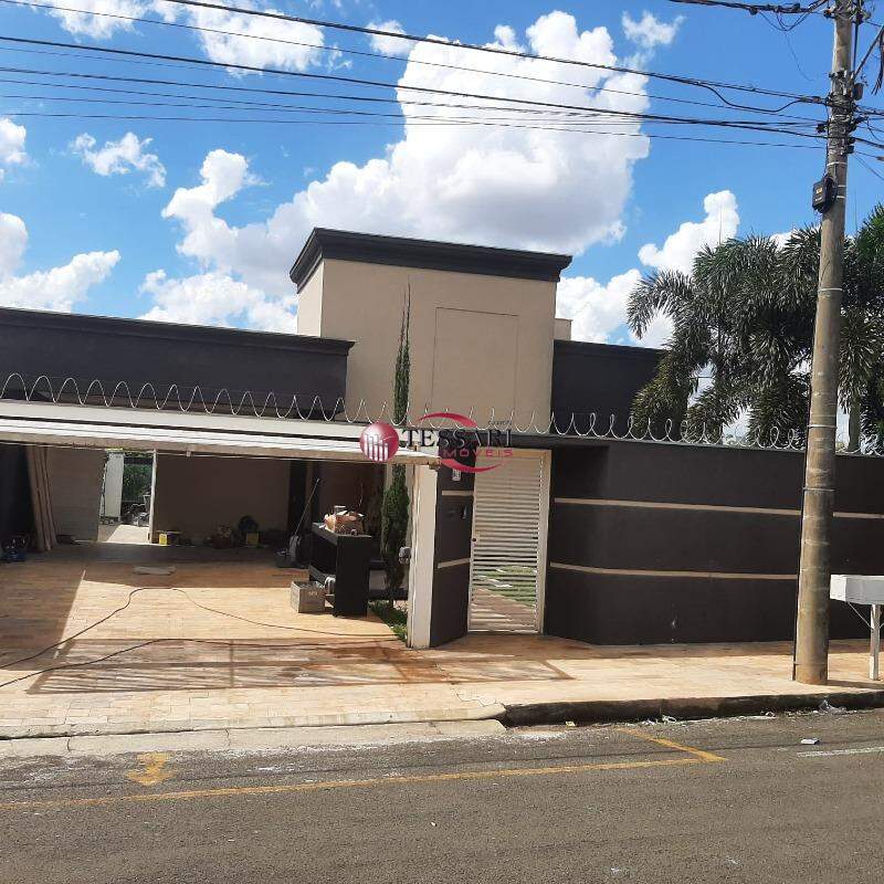 Casa com 3 quartos à venda, 280m² — foto 2 de 19