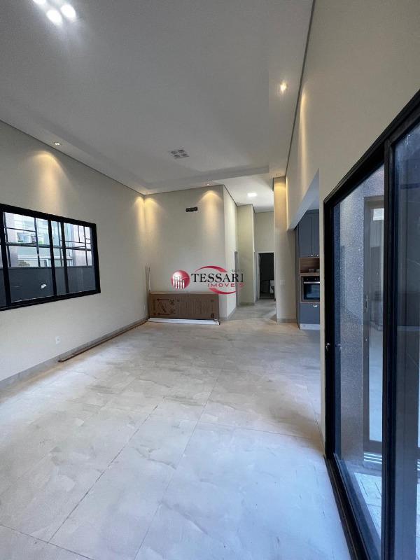 Casa de Condomínio com 3 quartos à venda, 230m² — foto 2 de 9