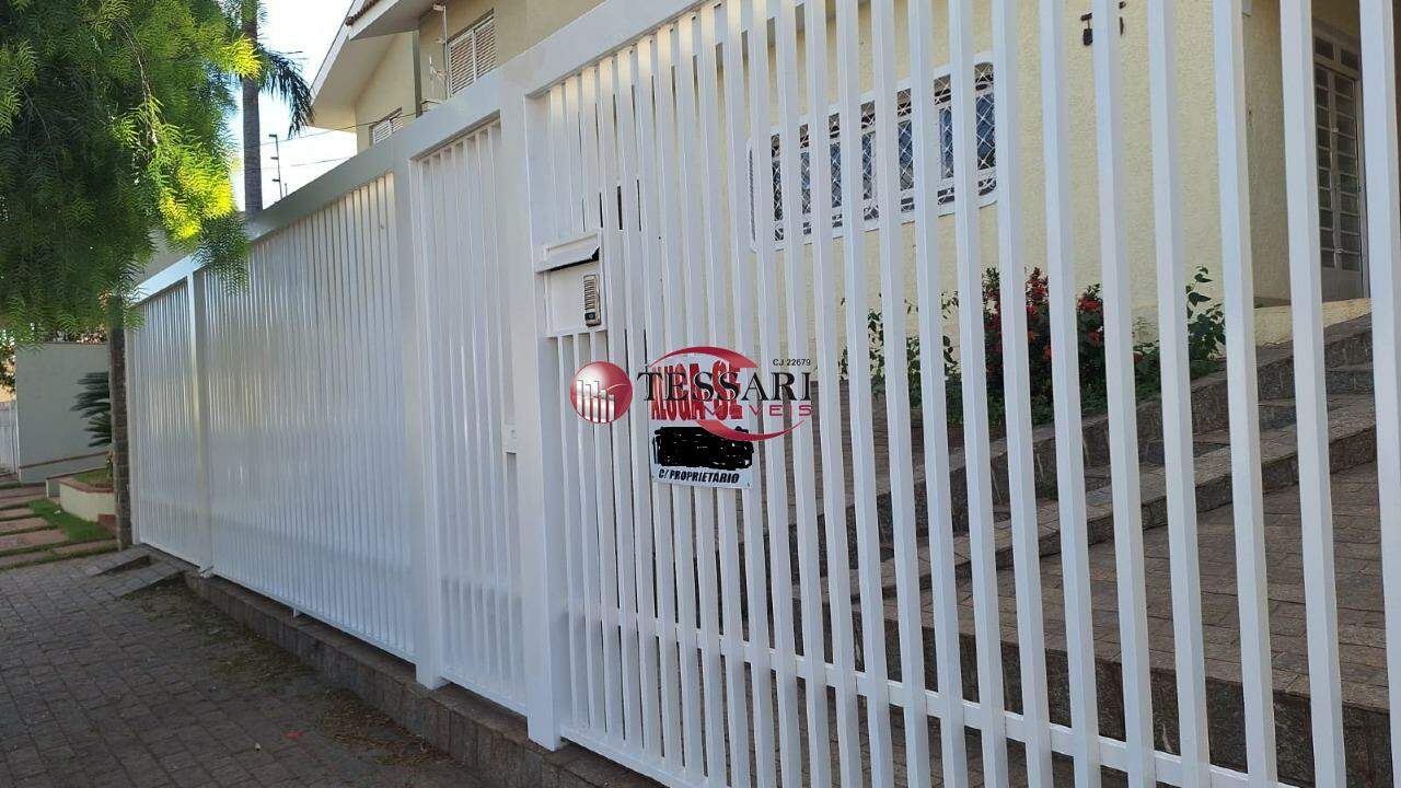 Imóvel Comercial com 3 quartos para aluguel, 220m² — foto 1 de 20