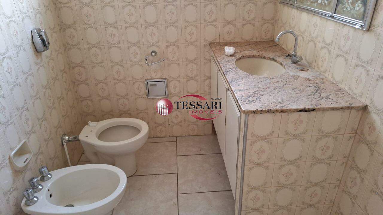 Imóvel Comercial com 3 quartos para aluguel, 220m² — foto 19 de 20