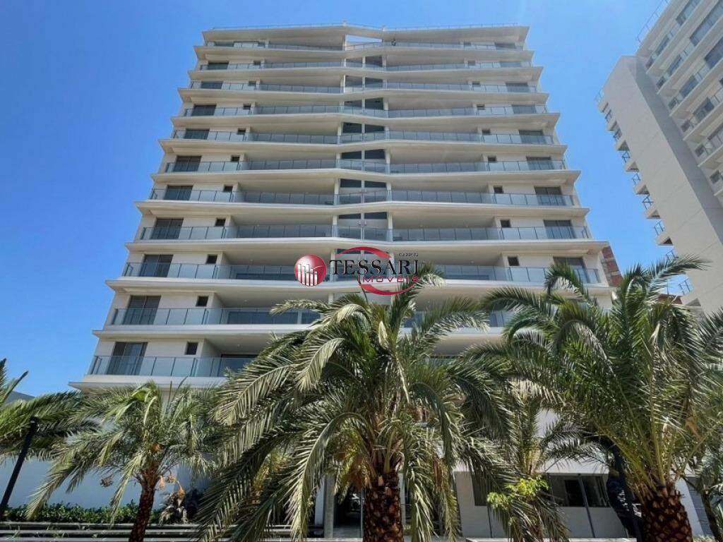 Apartamento com 3 quartos para aluguel, 162m² — foto 2 de 19