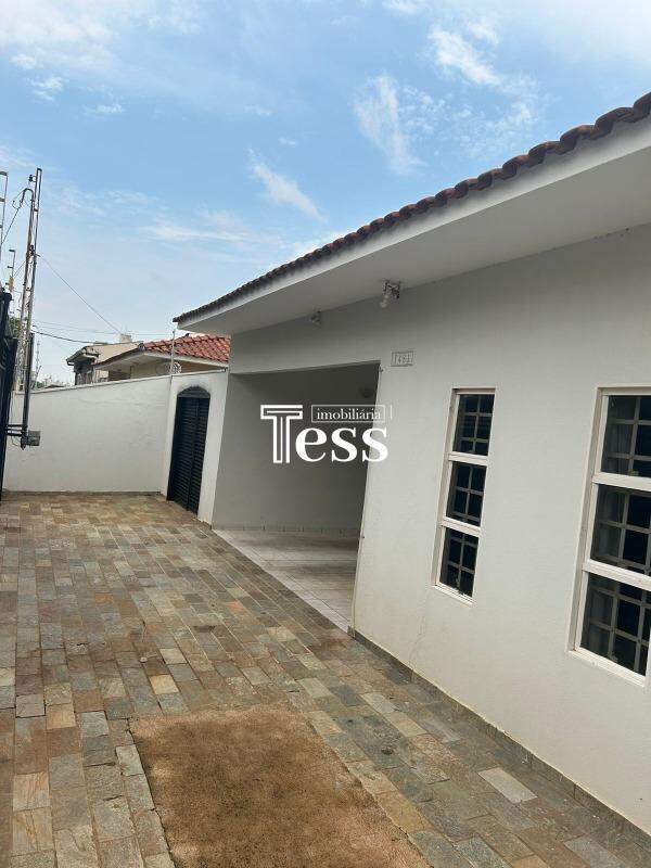 Casa com 3 quartos à venda, 220m² — foto 1 de 25